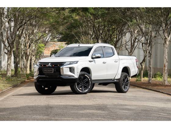 MITSUBISHI L200 TRITON 2.4 16V TURBO DIESEL SPORT HPE CD 4P 4X4 AUTOMÁTICO MITSUBISHI L200 TRITON 2.4 16V TURBO DIESEL SPORT HPE CD 4P 4X4 AUTOMÁTICO